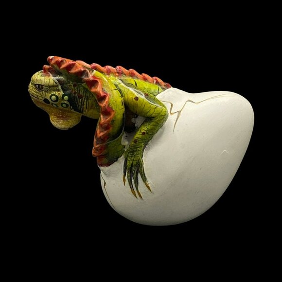 Handmade Mexican Iguana Emerging from Egg Sculpture Hand Painted Signed Macias - Picture 4 of 11